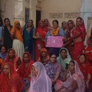 महिला पर्यवेक्षक की 37 वर्षीय राजकीय सेवा से पंडेर सेक्टर महिला कार्यकर्ताओं द्वारा दी गई विदाई।