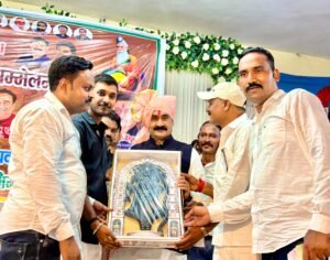 दतिया। गगोई वाटिका में वाल्मीकि समाज का विशाल महा सम्मेलन संपन्न।