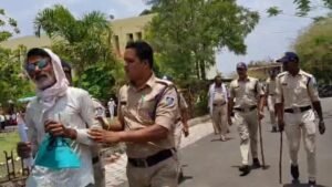 शाजापुर जिले में ‘जनसुनवाई’ के दौरान भूमि सीमांकन विवाद एक किसान के साथ कथित रूप से गलत व्यवहार करने पर एक सहायक उप-निरीक्षक (ASI) को निलंबित