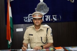 दतिया। आपराधिक रिकॉर्ड के लायसेंस धारियों पर दतिया पुलिस की कार्यवाही, 146 शस्त्र लाइसेंस निलंबन हेतु प्रस्तावित किए।