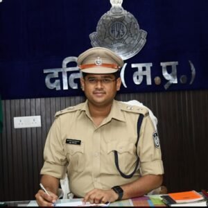 दतिया। आपराधिक रिकॉर्ड के लायसेंस धारियों पर दतिया पुलिस की कार्यवाही, 146 शस्त्र लाइसेंस निलंबन हेतु प्रस्तावित किए।