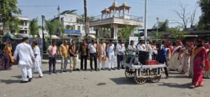 भीलवाड़ा। भाजपा नगर मंडल ने महेश नवमी की शोभा यात्रा पुष्प वर्षा कर किया स्वागत