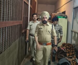 दतिया। एएसपी मंजीत सिंह चावला का औचक निरीक्षण, थानों में मचा अलर्ट।