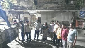 भीलवाड़ा। नगर कांग्रेस कमेटी अध्यक्ष रमेश सेन के मुद्दा उठाने पर प्रशासन हरकत में आया, बुधवार देर रात मुख्य बाजार की सड़कों की मरम्मत शुरू