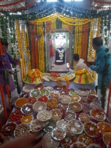 राजस्थान। चारभुजा नाथ को रजत बागा धारण, छप्पन भोग व पान का भोग अर्पित