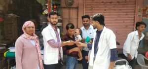 कुंडगेट शाहपुरा में वार्ड नं.18-19 के वार्ड वासियों को पोलियो की 2 बूंद जिंदगी की पिलाई गई