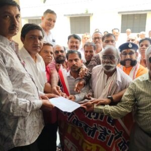 शाहपुरा जिले की बहाली की मांग का 13 वां स्मरणपत्र मुख्यमंत्री के नाम सोंपा