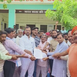 ग्राम पीपलून्द के विकास कार्यों में बाधा उत्पन्न करने वालों के विरुद्ध कार्रवाई की मांग, जिला कलेक्टर के नाम सौंपा ज्ञापन