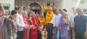 भीलवाड़ा। ईटमारिया के राजकीय उच्च माध्यमिक संस्कृत विद्यालय से जगदीश खींची के सेवानिवृत्त पर खिंची परिवार ने किया भव्य स्वागत