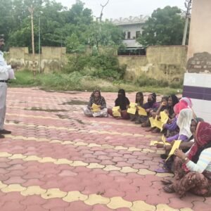भीलवाड़ा। महिलाओं को पंपलेट वितरित कर बताया स्वच्छता का महत्व
