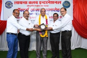 दतिया। राष्ट्रीय चिकित्सक दिवस पर लायंस क्लब दतिया सिटी ने किया चिकित्सकों का सम्मान।
