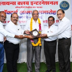दतिया। राष्ट्रीय चिकित्सक दिवस पर लायंस क्लब दतिया सिटी ने किया चिकित्सकों का सम्मान।