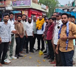 मंदसौर। भीम आर्मी के नवनियुक्त मंदसौर जिलाध्यक्ष मंगलेश सूर्यवंशी का गरोठ में भव्य स्वागत