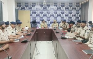दतिया। पुलिस अधीक्षक ने विवेचकों की बैठक लेकर अपराध नियंत्रण एवं प्रभावी कार्यवाही के दिए निर्देश।