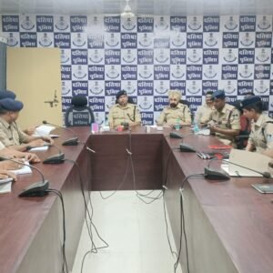 दतिया। पुलिस अधीक्षक ने विवेचकों की बैठक लेकर अपराध नियंत्रण एवं प्रभावी कार्यवाही के दिए निर्देश।