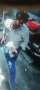 बैंक की लाइन में खड़े किसान की जेब से 50 हजार पार, CCTV में कैद हुए चार संदिग्ध