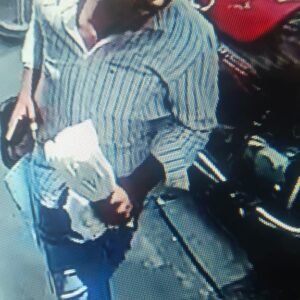 बैंक की लाइन में खड़े किसान की जेब से 50 हजार पार, CCTV में कैद हुए चार संदिग्ध