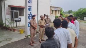 उपचुनाव के मद्देनज़र चिरूला थाना अलर्ट, गुंडे-बदमाशों को थाने बुलाकर दी सख्त समझाइश