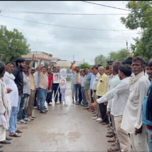 पेपर लीक के विरोध में शाहपुरा में कांग्रेस का जोरदार धरना-प्रदर्शन, प्रधानमंत्री नरेंद्र मोदी एवं केंद्रीय शिक्षा मंत्री धर्मेंद्र प्रधान का पुतला दहन