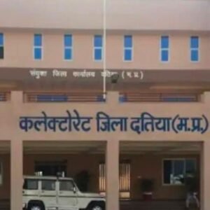 दतिया विधानसभा उप निर्वाचन 2026सामान्य प्रेक्षक एवं सीईओ जिला पंचायत ने मतदान केंद्रों का किया निरीक्षण