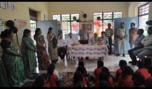 एसडीएम जी.के. दुबे ने स्कूली बच्चों को वितरित किए स्कूल बैग, विद्यालय परिवार ने मनाया जन्मदिन