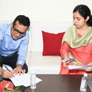 नवागत कलेक्टर श्री अजय कटेसरिया ने पदभार ग्रहण किया।