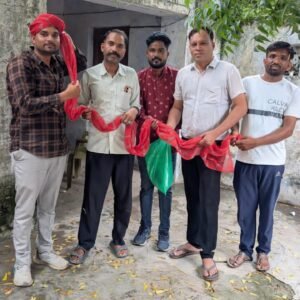 मांडलगढ़ के महुआ में नए पटवारी मनोज कुमार ने कार्यभार संभाला श्रीफल व साफा पहनाकर स्वागत किया