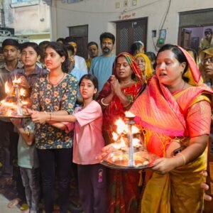 श्रावण के अंतिम सोमवार को नर्बदेश्वर महादेव मंदिर में भक्ति की बही गंगा महाकाल स्वरूप के दर्शन को उमड़े श्रद्धालु