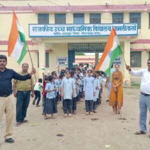युद्धवीर रामेश्वरलाल त्रिपाठी के सम्मान में अमली कलां में निकली तिरंगा सैन्य सम्मान रैली