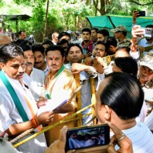 बिजली समस्याओं को लेकर कांग्रेस का विद्युत विभाग घेराव,जमकर की नारेबाजी दतिया