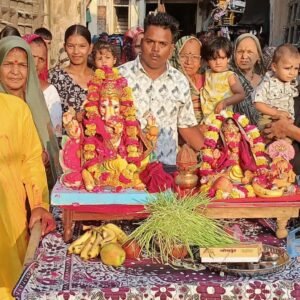 गणपति बप्पा मोरया के जयकारे के साथ वार्ड वासियों   गणेश जी की प्रतिमा का भव्य विसर्जन किया