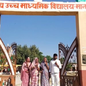 ग्राम पंचायत मानपुरा में पहले चरण का मतदान शान्ति पूर्ण तरीके से चल रहा हैसभी ग्रामवासी कर रहे है अपना अमूल्य वोट का योगदान